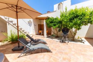 A patio or other outdoor area at Casa Embat, a pocos metros de la playa