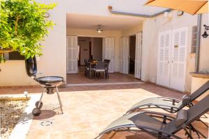 A patio or other outdoor area at Casa Embat, a pocos metros de la playa