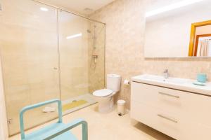 A bathroom at Casa Embat, a pocos metros de la playa