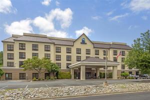 a rendering of a hotel with a parking lot at Best Western Chesapeake Bay North Inn in North East