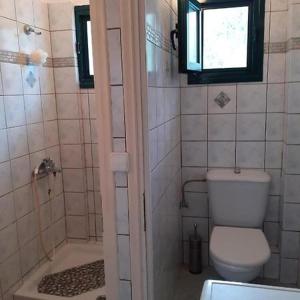 Koupelna v ubytování Captain's Apartments in Olive Grove + 50 fotografií