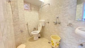 A bathroom at Hotel Ocean & Hotel Meadows Mountain View ! A Family Hotel ! Near To Mall Road