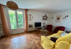 TV a/nebo společenská místnost v ubytování La Maison Aurélia