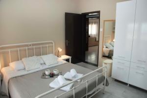 a bedroom with a bed with towels and a mirror at Villa Tzekos in Epanomi