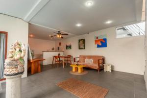 Φωτογραφία από το άλμπουμ του Baliwatchi villa with Kitchen, Wi-Fi and Pool σε Canggu