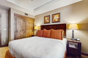 Ένα ή περισσότερα κρεβάτια σε δωμάτιο στο Northstar Lodge Luxury