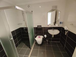 A bathroom at Bucak Apart Hotel Göcek & Beach