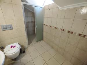 A bathroom at Bucak Apart Hotel Göcek & Beach