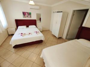 A bed or beds in a room at Bucak Apart Hotel Göcek & Beach