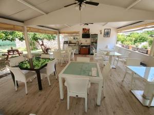 A kitchen or kitchenette at Bucak Apart Hotel Göcek & Beach