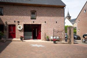 a red brick building with a star in front of it at De Schroer in Wahlwiller
