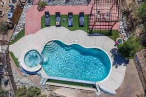 Πισίνα στο ή κοντά στο Sunset House Joshua Tree Infinity Pool Spa Views Hiking Trail