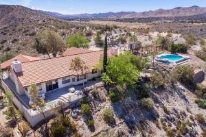 Πισίνα στο ή κοντά στο Sunset House Joshua Tree Infinity Pool Spa Views Hiking Trail
