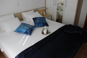 Postel nebo postele na pokoji v ubytování Apartment Dinko