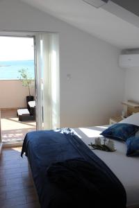 Postel nebo postele na pokoji v ubytování Apartment Dinko