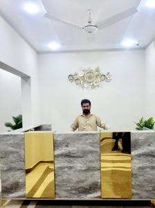 Επισκέπτες που μένουν στο Pakeeza Hotel - Faisal Town