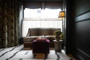 Posezení v ubytování The Hatmaker Boutique Hotel