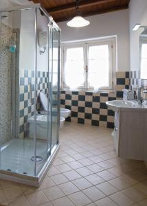 Vannituba majutusasutuses La Suite di Arpino