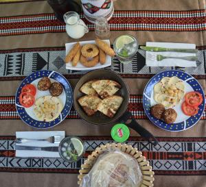 Makanan di atau berdekatan asrama