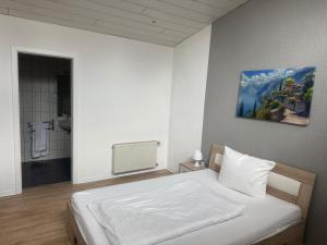Postel nebo postele na pokoji v ubytování Hotel Dernbach