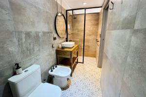 Phòng tắm tại Loft Marina - Loft Frente a Playa Luna Roja, Chapadmalal Para 4 PAX - Hola Sur