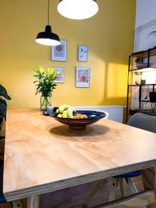 a bowl of fruit sitting on top of a wooden table at Pondok Nyaman in Arnhem