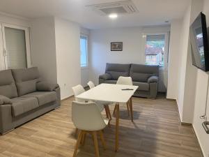 a living room with a table and a couch at Albergue o Bailarin in O Barco de Valdeorras