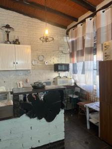 a kitchen with a counter and a table in it at Casa Chica in Cafayate