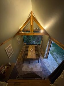 Posezení v ubytování Bol de nature au Séquoia Lodge