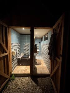 Koupelna v ubytování Bol de nature au Séquoia Lodge + 30 fotografií