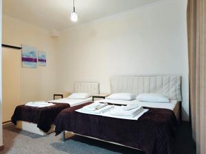 Katil atau katil-katil dalam bilik di Chill Out Hotel