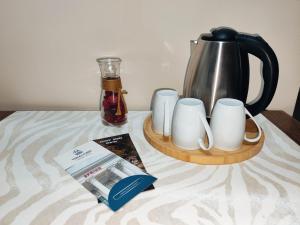 Kemudahan buat kopi dan teh di Chill Out Hotel