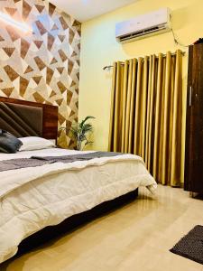 Voodi või voodid majutusasutuse Heaven hills resort Pushkar toas