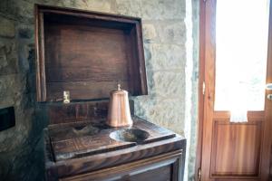 a kitchen with a copper kettle on top of a stove at Masseria Acquasalsa B&B TURISMO RURALE mini appartamenti SUPERIOR in Agnone