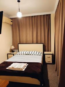 Katil atau katil-katil dalam bilik di Chill Out Hotel