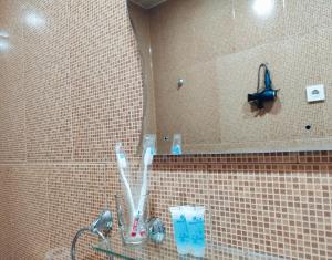 Bilik mandi di Chill Out Hotel +22 gambar