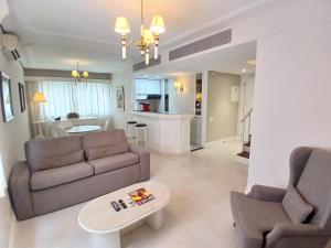 Posezení v ubytování Landmark Residence - OFICIAL + 44 fotografií