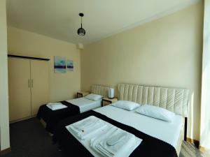 Katil atau katil-katil dalam bilik di Chill Out Hotel