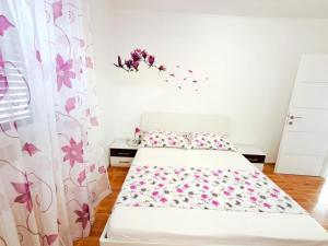 Postel nebo postele na pokoji v ubytování Apartment Eva