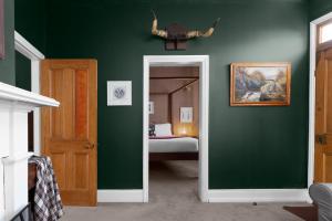 A bed or beds in a room at Alice's Cottages