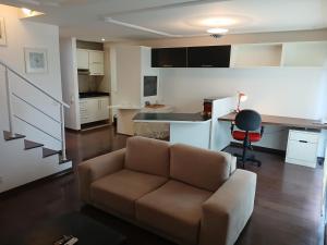 a living room with a couch and a kitchen at Landmark Residence - OFICIAL in Sao Paulo
