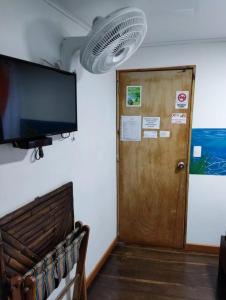 Uma TV ou centro de entretenimento em Posada San Nicolas