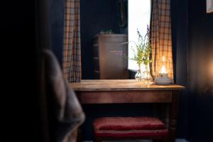A seating area at Alice's Cottages