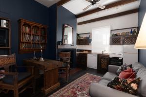A seating area at Alice's Cottages