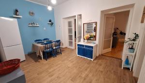 Kuchyňa alebo kuchynka v ubytovaní La Casita Vendégház + 12 fotografií