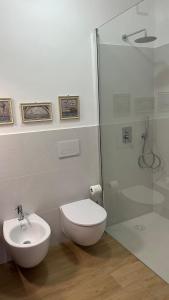 a bathroom with a toilet and a sink and a shower at Enhorabona Beach House in Alghero