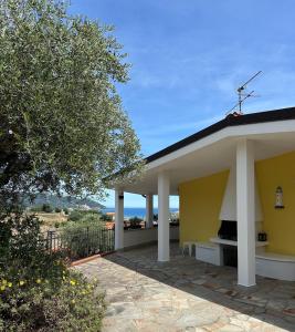 The building in which the holiday home is located