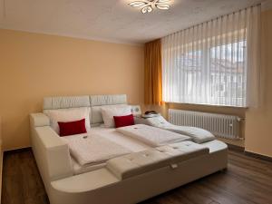 Postel nebo postele na pokoji v ubytování Pension Hubertus