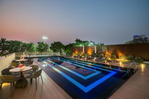 Der Swimmingpool an oder in der Nähe von Mera Mare Pattaya