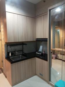 Η κουζίνα ή μικρή κουζίνα στο Studio at Pakuwon mall